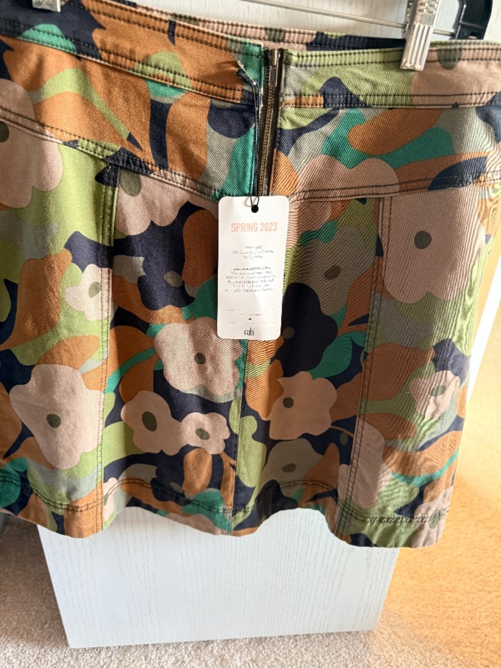 cabi NWT Cabi zip line skirt